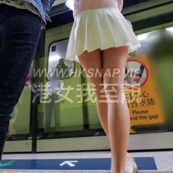 淫賤港女 街拍 走光