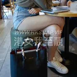 淫賤港女 街拍 走光